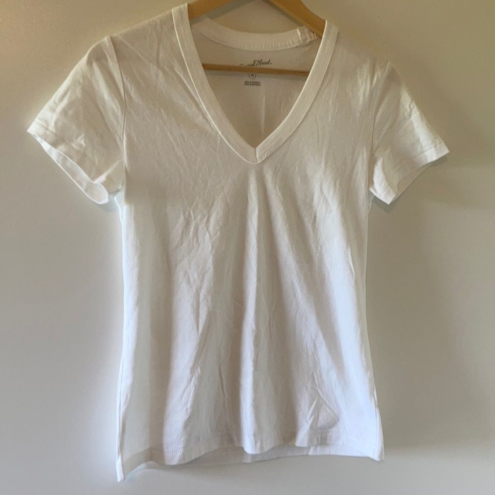 Universal Thread White V Neck Tee XS New